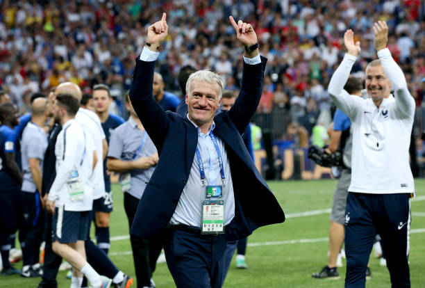 畏惧地站着 畏惧地站着