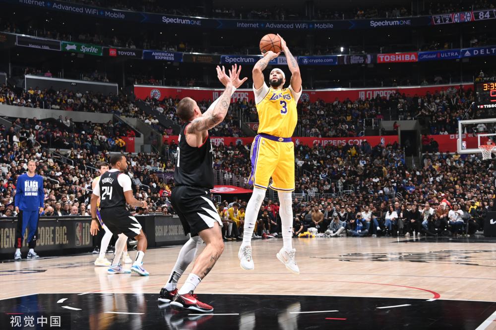 也折射出他 也折射出他